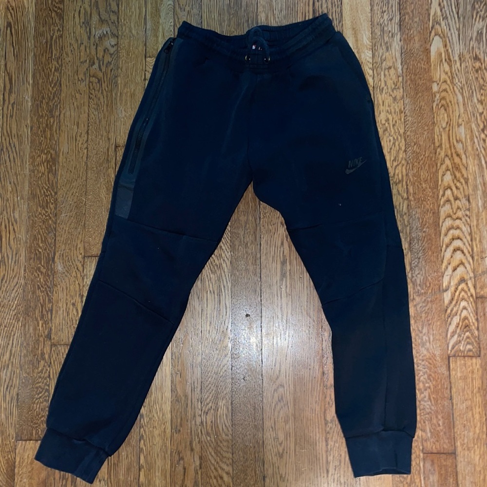 Nike: Black Sportswear Tech Fleece